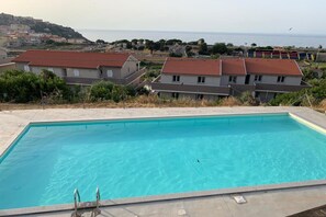 Pool - Vista mare e castello, piscina e posto auto (Castelsardo)