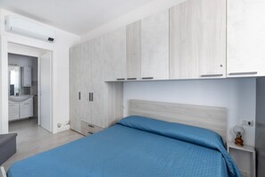 Room - Air conditioning, swimming pool and parking space (Castelsardo)