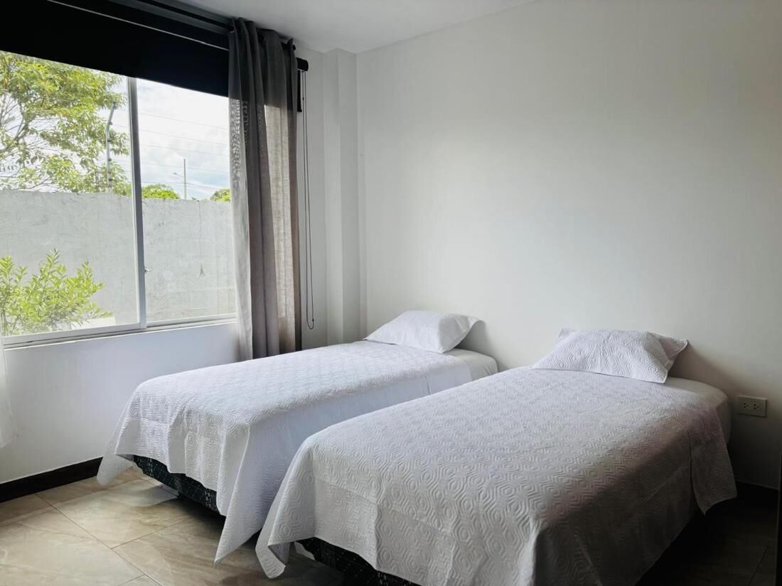 3 makuuhuonetta, silitysrauta/-lauta, internet, vuodevaatteet