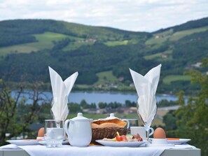 تناول الطعام بالخارج