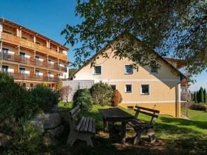 تناول الطعام بالخارج