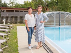 Pool - Comfort room with garden view (KG3) - Pension Cäcilia (Pöllau bei Hartberg)