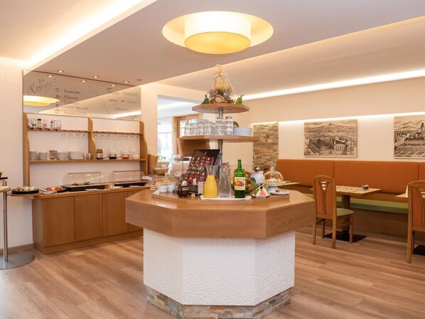 Dining - Comfort room view Pöllauberg (KP3) - Pension Cäcilia (Pöllau bei Hartberg)