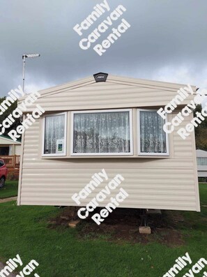 Exterior - Family Caravan Rental 2 bed caravan (Hastings)