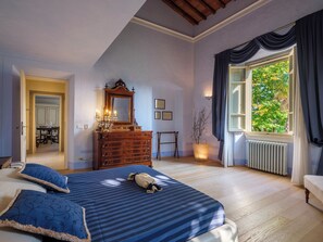 10 bedrooms, iron/ironing board, travel cot, free WiFi