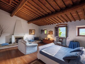 10 Schlafzimmer, Bügeleisen/Bügelbrett, Reisekinderbett