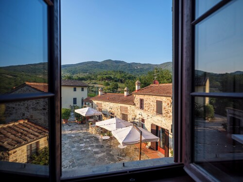 Villa Toscana Luxury Country House. Nestled in the hills, very close to Florence