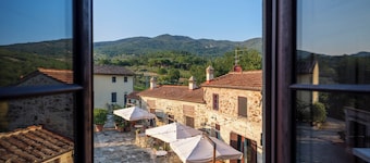 Villa Toscana Luxury Country House. Nestled in the hills, very close to Florence