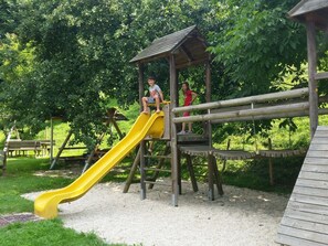 Children's area - Four-bed room (2-3 nights half board) - organic health farm Putz & Binder (Zeilerviertel)