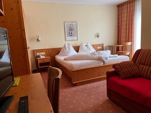 Schreibtisch, WLAN, Bettwäsche, Rollstuhlgeeignet