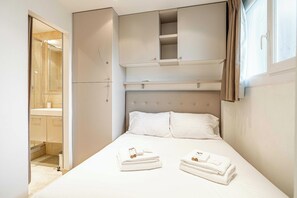 1 bedroom, iron/ironing board, Internet, bed sheets - Modern Apartment a/c 1BR-4P – With balcony (Cannes)