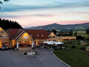 المنشأة من الخارج