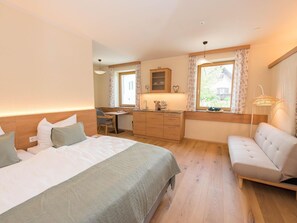 Schreibtisch, WLAN, Bettwäsche, Rollstuhlgeeignet