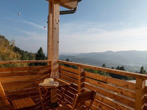 تناول الطعام بالخارج