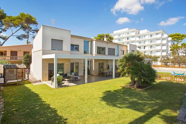 المنشأة من الخارج