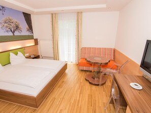 Travel cot, WiFi - Comfort room with garden view (KG4) - Pension Cäcilia (Pöllau bei Hartberg)