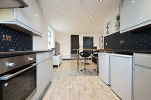 Apartment, 3 Bedrooms | Interior - Luxury Living, Central Spot (Cardiff)