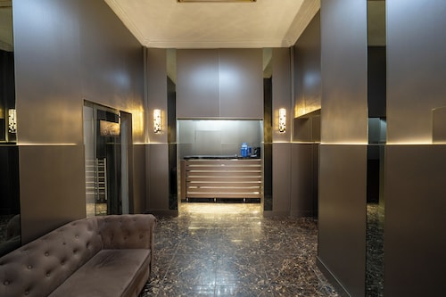 Sapar Deluxe Plaza