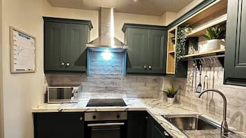 Microwave, oven, dishwasher, coffee/tea maker