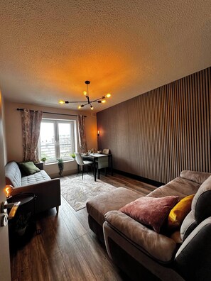 Living area - Cozy Flat in Dublin’s City Heart — Feel Like Home! (Dublin 8)