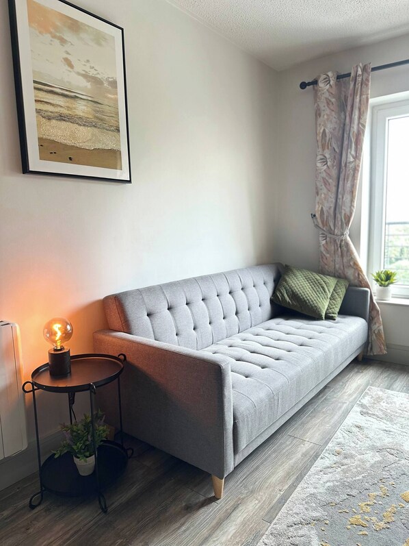 Living area - Cozy Flat in Dublin’s City Heart — Feel Like Home! (Dublin 8)