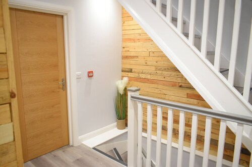 Charming 5 Bedroom Home in High Wycombe Perfect for Families