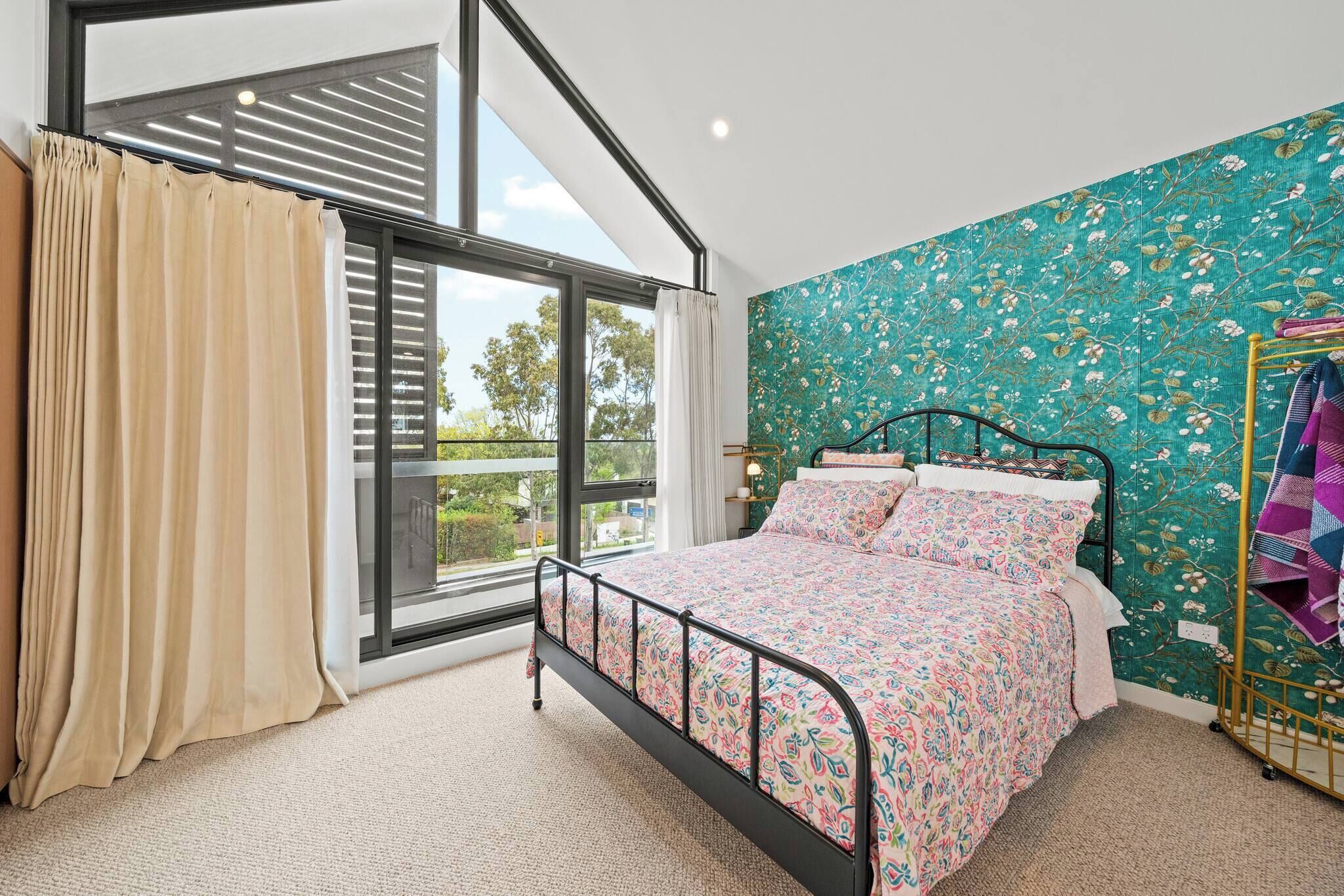 4 bedrooms, iron/ironing board, Internet, bed sheets