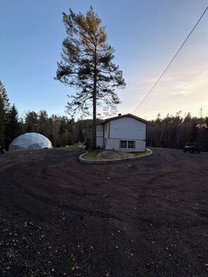 Property grounds - Cozy 6 Bedroom Holiday House in Oslo's Countryside (Oslo)