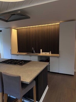 Cookware/dishes/utensils - Cozy 6 Bedroom Holiday House in Oslo's Countryside (Oslo)