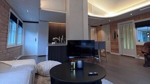 TV - Cozy 6 Bedroom Holiday House in Oslo's Countryside (Oslo)