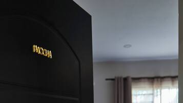 Iron/ironing board, internet, bed sheets