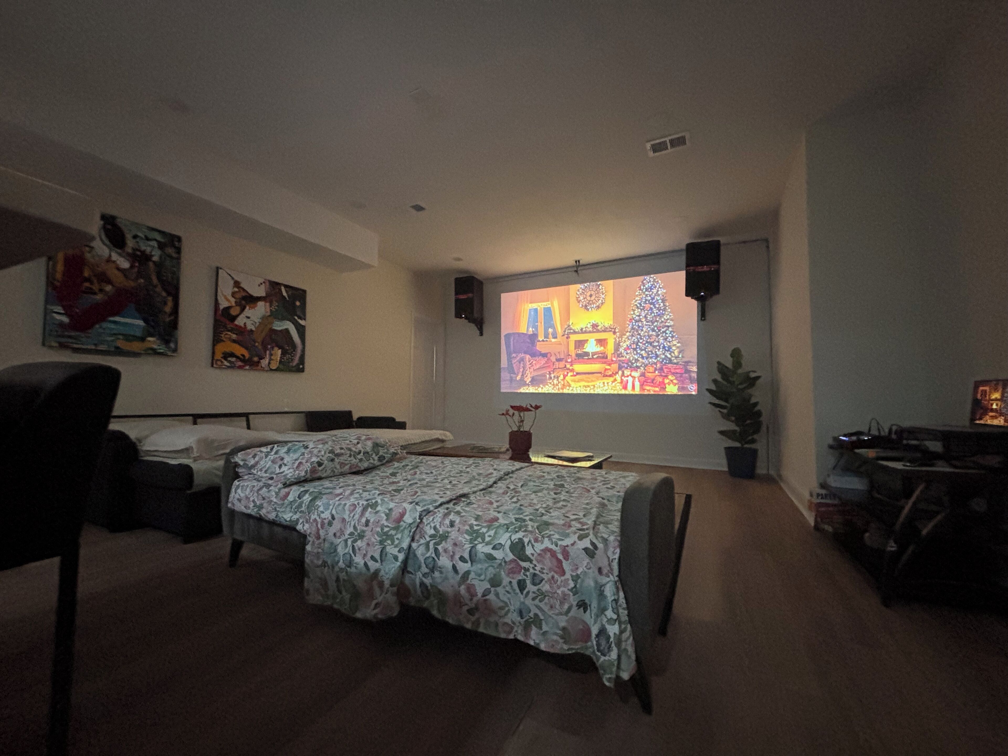 Desk, iron/ironing board, WiFi, bed sheets