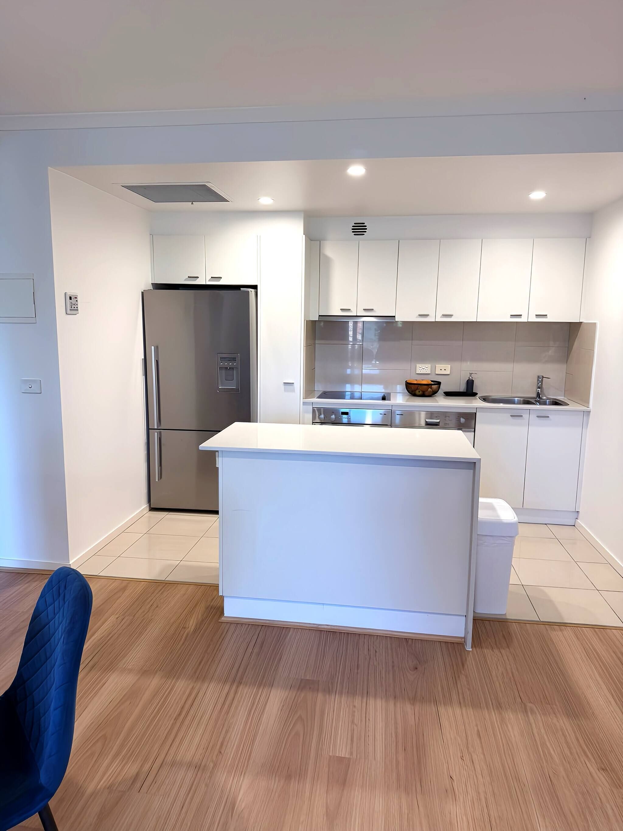 Fridge, stovetop