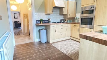 Fridge, oven, stovetop, toaster