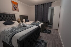 2 bedrooms, iron/ironing board, Internet, bed sheets