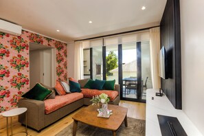 Living area - Stylish Apartment in Cape Winelands District (Cape Winelands District Municipality)