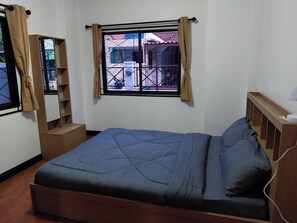 2 habitaciones, tabla de planchar con plancha, internet y ropa de cama 