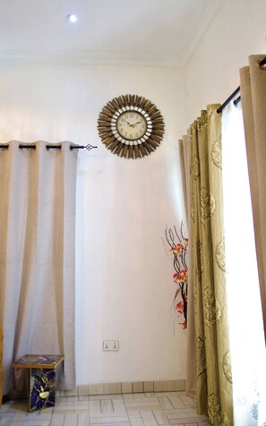Interior - ftrealtyproperties Tango Suites 12 (Accra)