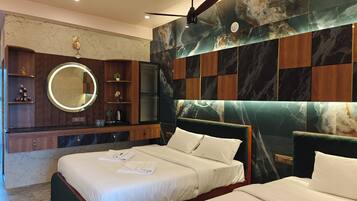 Bureau, espace de travail pour ordinateur portable, rideaux occultants