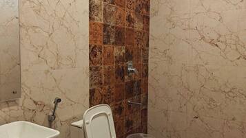 Superior Single Room, Multiple Beds, Sea View | Bathroom | Shower, free toiletries, towels, soap