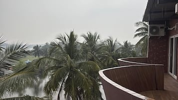 Superior eenpersoonskamer, Meerdere bedden, uitzicht op zee | Uitzicht vanaf balkon