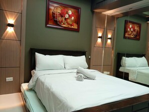 1 bedroom, Internet, bed sheets - Grand Riviera suites Manila Condo infront of us embassy (Manila)