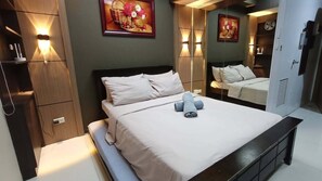 1 bedroom, Internet, bed sheets - Grand Riviera suites Manila Condo infront of us embassy (Manila)
