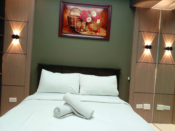 1 bedroom, Internet, bed sheets - Grand Riviera suites Manila Condo infront of us embassy (Manila)
