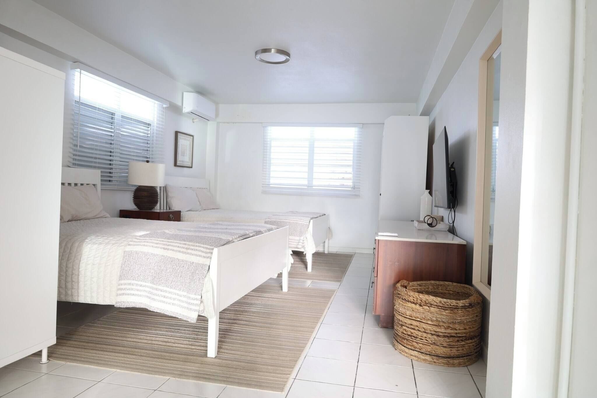 1 bedroom, iron/ironing board, internet, bed sheets