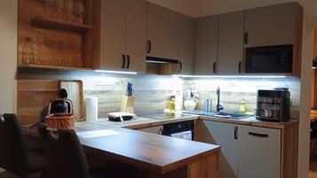 Réfrigérateur, micro-ondes, four, lave-vaisselle