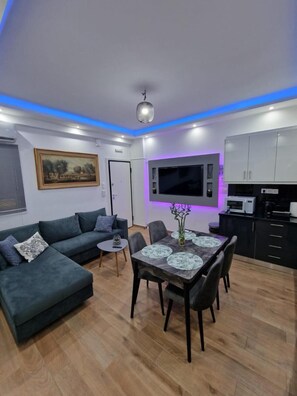 TV - Luxury apartment in Sepolia (Athina)