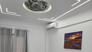 2 bedrooms, iron/ironing board, Internet, bed sheets - Athens Luxury Apartment (Athina)