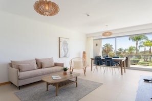 TV - Snazzy Varandas do Castelo One Bedroom Apartment sleeps 2 persons (Albufeira)