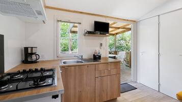 Frigorifero, microonde, piano cottura, macchina per tè/caffè